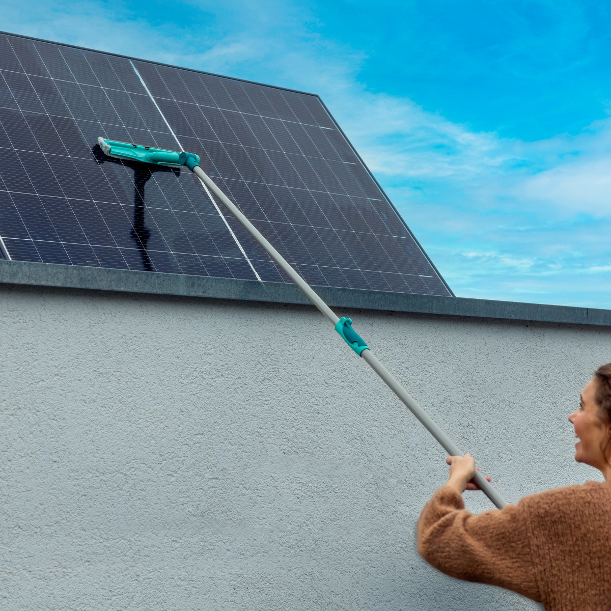 7 Щетка Leifheit W&F Cleaner L для мытья окон с губкой и телескопической ручкой, 130-210см фото 4